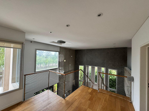 Casa En Tipas Nordelta 280 M2 Cub. Vista Al Lago Venta / Alquila