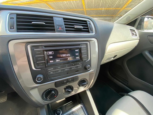 Imagen 11 de 15 de Volkswagen Jetta 2017 2.0 Fest Mt