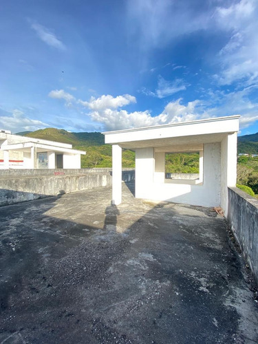 Imagen 2 de 13 de Casa En Colinas De Pirineos En Obra Gris Lh