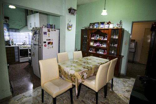 Casa De 4 Ambientes Con Hermoso Parque En Hurlingham