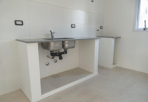 Duplex Venta 2 Dormitorios 2 Baños Cochera Y Jardín Terreno 100 Mts 2- Ringuelet