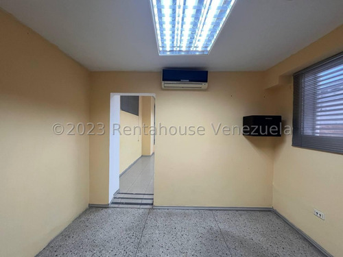Ana Karina Molleja Alquila Casa Comercial Con Excelente Ubicación En La Zona Oeste Barquisimeto-lara/ Akm