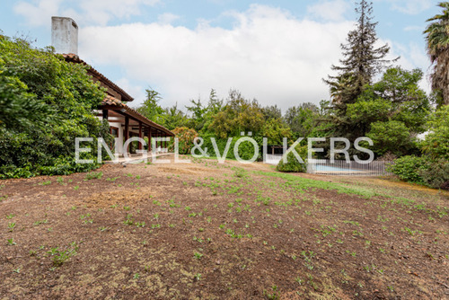 Casa Chilena En Jardín La Dehesa