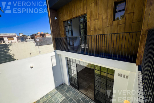 Casa En Venta De Cuatros Ambientes - Haedo Sur