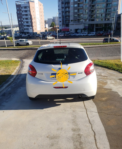 Peugeot 208 1.5 Allure Touchscreen 2016