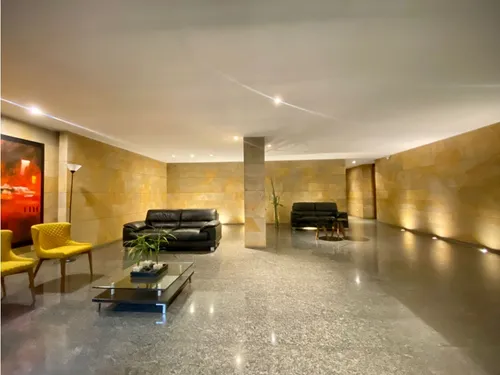 Chico Reservado, Apto Duplex Con Excelentes Acabados