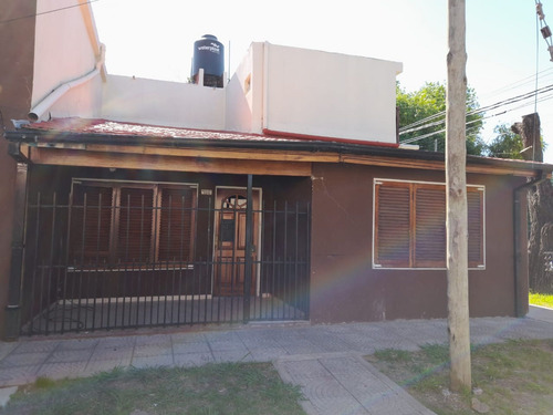 Casa Tipo Ph 3 Ambientes Muy Comodo En Castelar