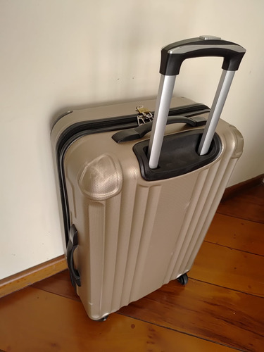 Mala Viagem Rígida Média Abs P/ Despachar 66cm 23kg + Capa Dourado Lisa (Usado)