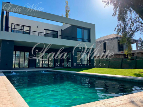 Casa En Venta En Saint Thomas Este Canning