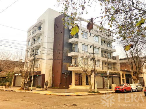 Imagen 1 de 12 de Venta De Departamento De 2 Ambientes Con Balcón Y Cochera Descubierta En Bernal Este (28294)