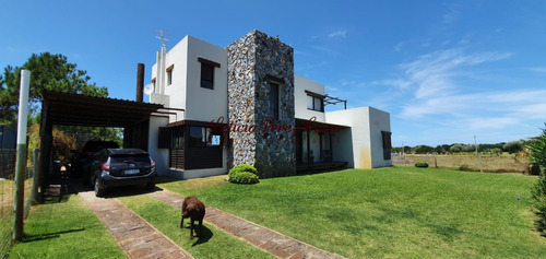 Alquiler Y Venta De Casa De 5 Dormitorios En Arenas De José Ignacio