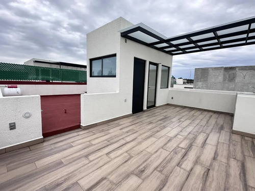 Se Renta Casa C/ Terraza Y Jardin En Residencial Laureles En Metepec Por Av Tecnologico Y Parque Bicentenario