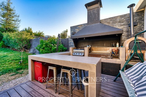 Imperdible! Espectacular Casa En Los Bravos - Etap...