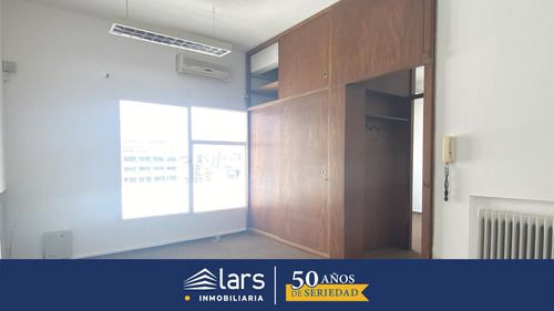 Oficina En Alquiler / Centro - Inmobiliaria Lars