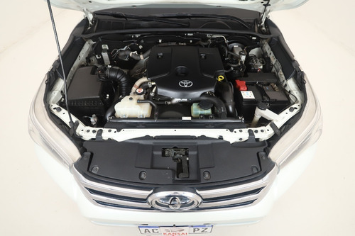 Imagen 4 de 20 de Toyota Hilux Srx 2.8 Dc 4x2 At