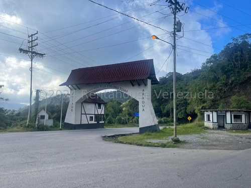 Casa De Campo En Venta En La Colonia Tovar Con 2200 Metros De Terreno Propio Excelente Ubicación Lista Para Firmar Nela 24-18402