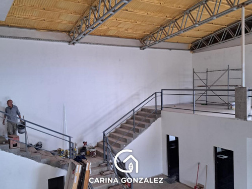Edificio Comercial En Centenario Base Operativa