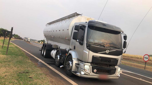Imagem 2 de 15 de Volvo Vm 330 8x2 Bitruck Silo