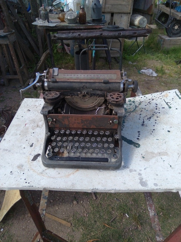 Antigua Máquina De Escribir No Funciona (Usado)