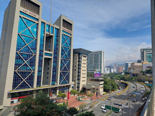 Oficina En Venta Con Espectacular Vista En El Poblado Medellín