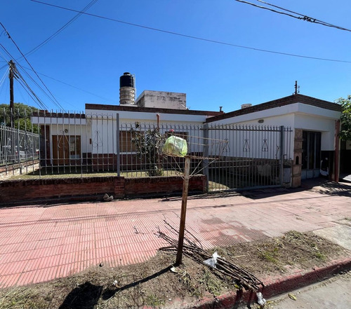 Casa 2 Dormitorios + Departamento Alberdi