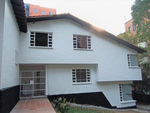 Casa Comercial En Arriendo Ubicada En El Poblado Sector La Frontera (23906).