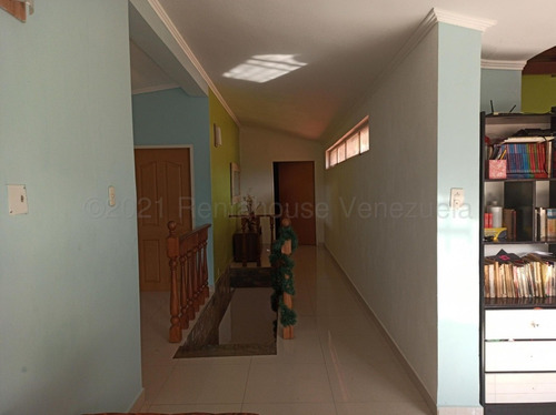 Imagen 11 de 14 de En Venta Casa De 609mts El Castaño Privado 21-13127 Dc