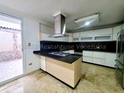 Casa Townhouse En Venta A Estrenar Cantarrana Zona Norte Maracay Todos Los Servicios Remodelada Marmol Porcelanato Estef 25-16085