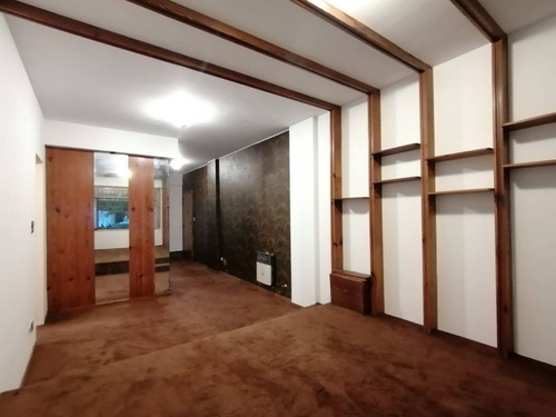 Departamento De 3 Dormitorios Y Patio En Venta, Centro, Rosario.