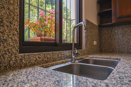 Imagen 3 de 16 de Casa De 3 Habitaciones Con Acabados Coloniales Cerca De Antigua Guatemala