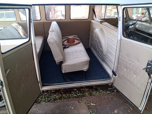 Volkswagen Kombi Corujinha