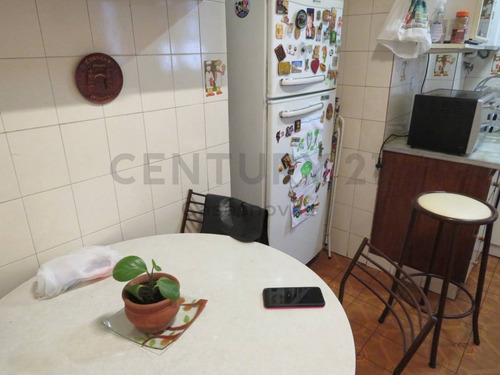 Imagen 15 de 21 de Departamento 4 Ambientes Al Frente Con Balcon 2° Por Escalera