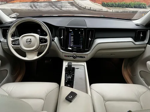 Volvo XC60 2.0 T8 Plus