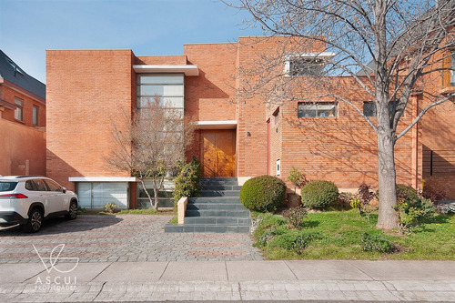 Casa San Carlos Apoquindo Condominio Seguro, 5 Dorm, 4 Baños