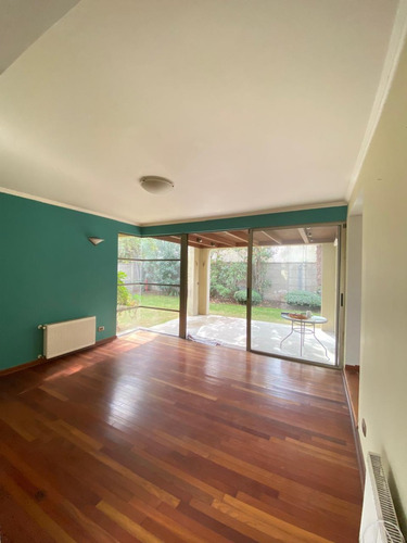 Acogedora Casa En Barrio Residencial, Con Acceso Controlado.