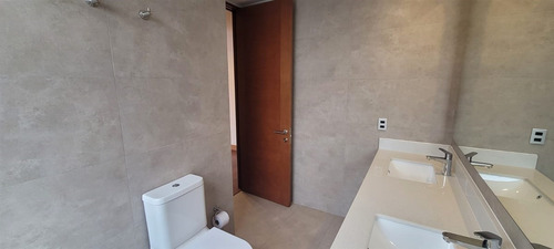 Casa En Arriendo De 6 Dorm. Colegio Huinganal