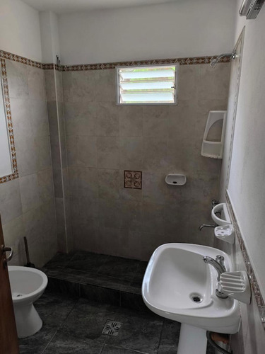 Casa En Venta - 2 Dormitorios 2 Baños - Cocheras - 780mts2 - Villa Rumipal