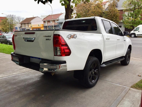 Imagen 7 de 9 de Hilux 2.8 D Srv 4x4 Mt 2016