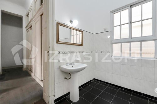 Departamento Francés En Venta En Recoleta. 4 Ambientes