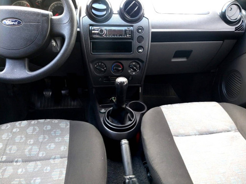 Imagem 4 de 5 de Ford Fiesta 1.0 Rocam Hatch 8v Flex 4p Manual