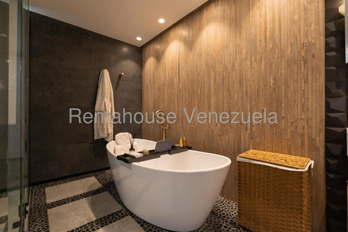 Espectacular Casa En Venta Ubicada En Alto Hatillo 25-18002