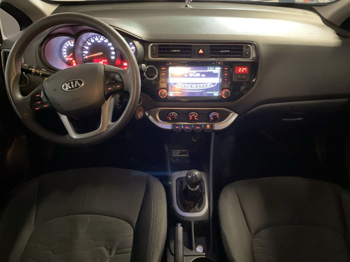 Imagen 12 de 23 de Kia Rio Summa