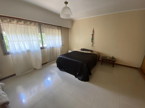Casa De 3 Dormitorios Con Parrillero, Pileta Y Galería - Fisherton