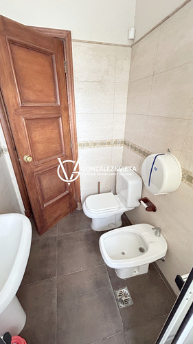 Casa U Oficina De Altos Alquiler Esquina Piedras Blancas Avenida Gral Flores Avenida Jose Belloni