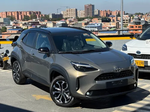 Yaris Cross Hibrida Color Bronze Metallic