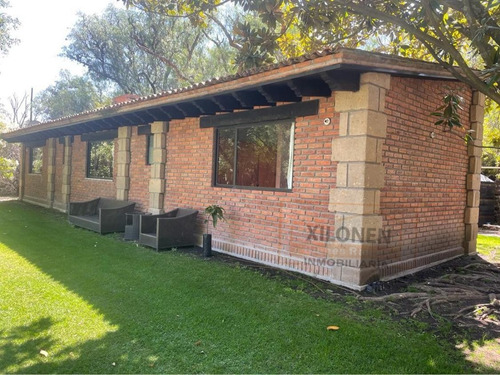 Rancho Privilegiado Con 2 Pozos Y Bella Ecología. 10 Caballerizas, Potreros, Lago, Invernaderos, Cancha De Frontón, Instalaciones Diversas Para Animales. Y Casa Campestre Con 3 Recámaras.