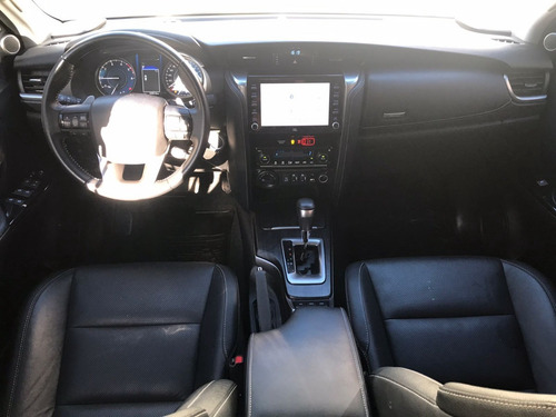 Imagen 8 de 14 de Toyota Hilux Sw4 4x4 Srx 2.8 Tdi At 7as Diesel - 2021