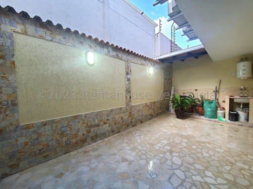 Casa Townhouse En Venta A Estrenar Cantarrana Zona Norte Maracay Todos Los Servicios Remodelada Marmol Porcelanato Estef 25-16085