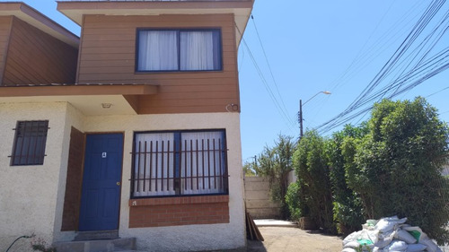 Casa 3 Dorm, 2 Baños En Arriendo