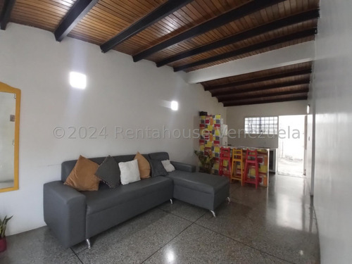  Al/ Bella  Casa En Excelente Urbanismo Privado, Con Parque Infantil Y Áreas Verdes En  Venta En  La Piedad Norte Cabudare  Lara, Venezuela,  2 Dormitorios  1 Baños  11735 M² 